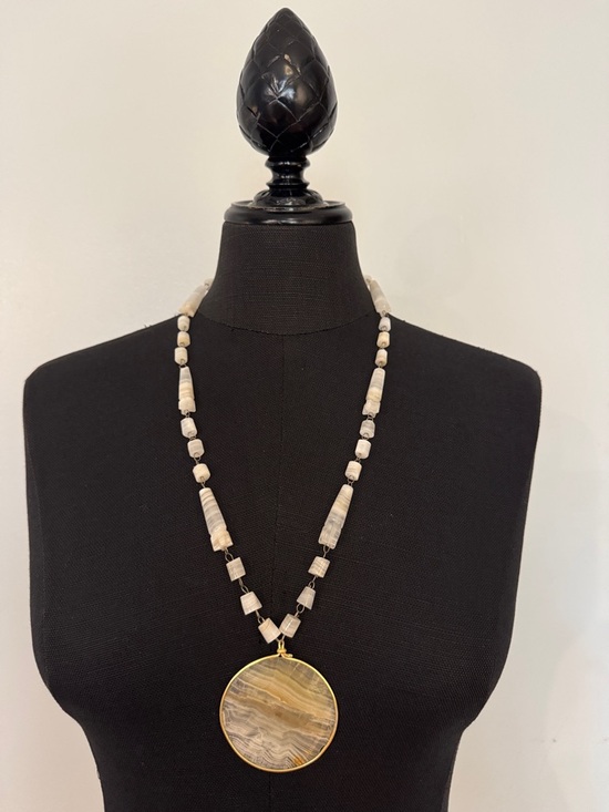 70s Vintage Agate Pendant Necklace - Picture 2 of 8